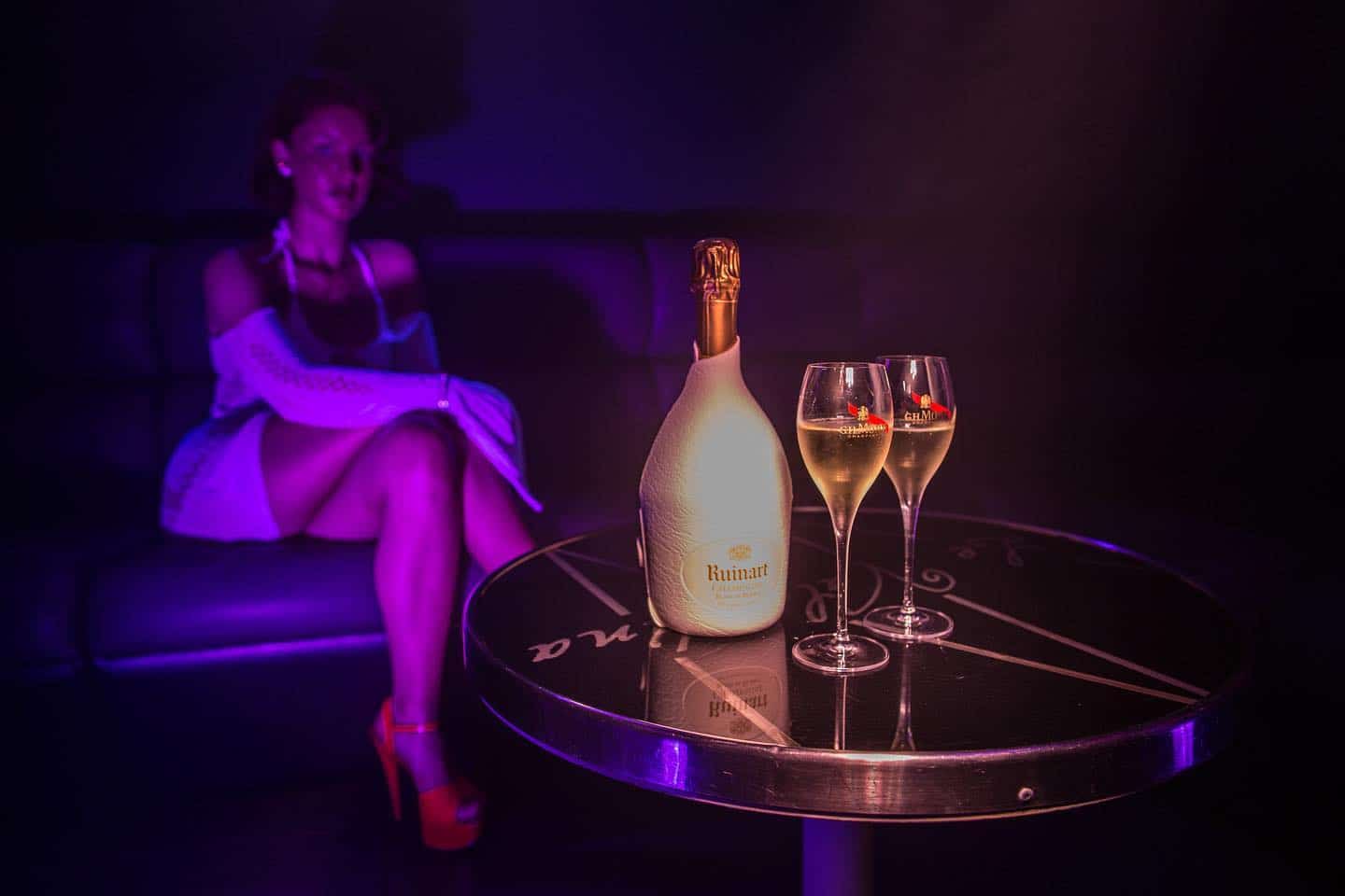 Le Valentina Bar Bordeaux Un Bar Champagne Un Club De Strip Tease