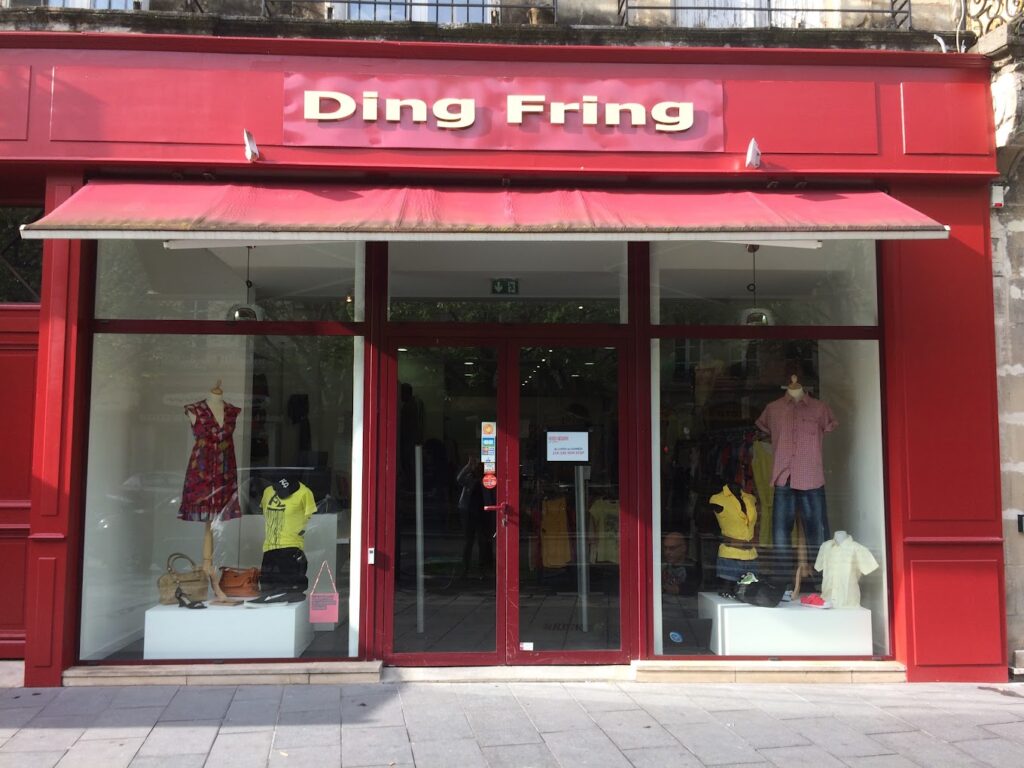 Ding Fring avec le Relais gironde et label Emmaüs vendent des vêtements de seconde main