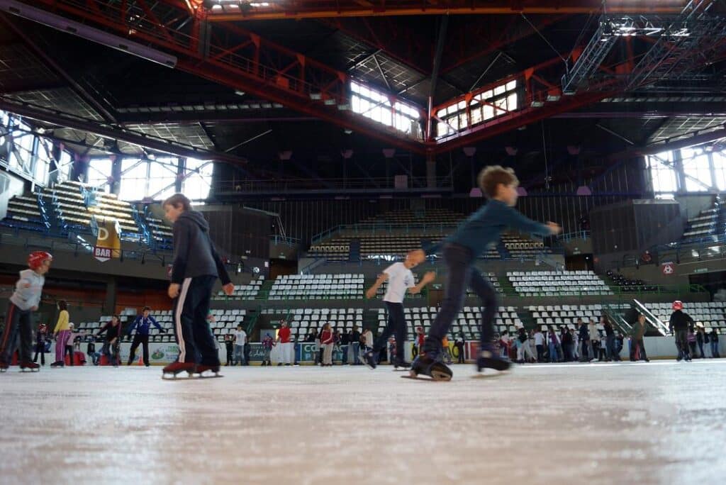 Séance publique et activités en famille à la patinoire de Mériadeck à Bordeaux