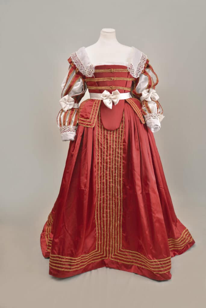 Costume de dame époque Louis XIII 