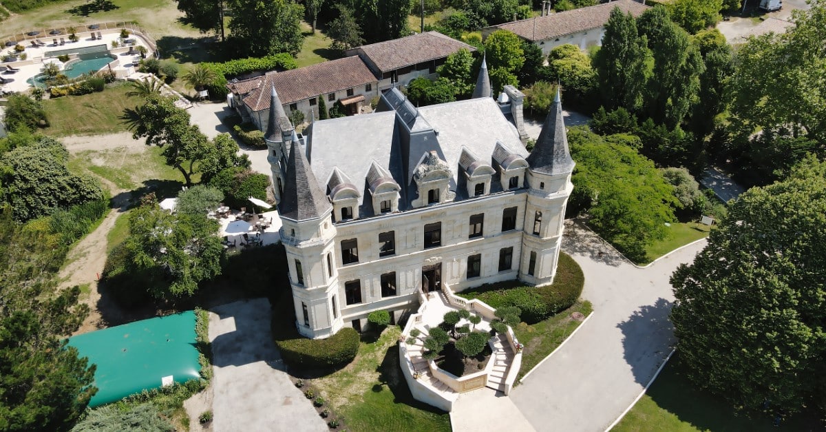 Le Château Camiac, son hôtel et son restaurant Le Jardin des Mirabelles près de Bordeaux